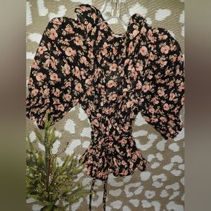 Doen Floral Puff Sleeve Top 💝💕💘 Valentines Giftable